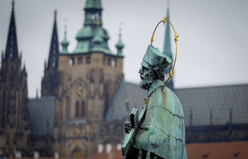 Prague: Old Town Highlights & Hidden Gems Guided Tour - Behind-the-Scenes Stories Shared