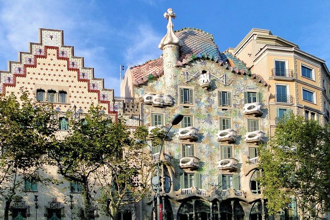 Private Barcelona and Sagrada Familia Tour With Hotel Pick-Up - Traveler Engagement Benefits