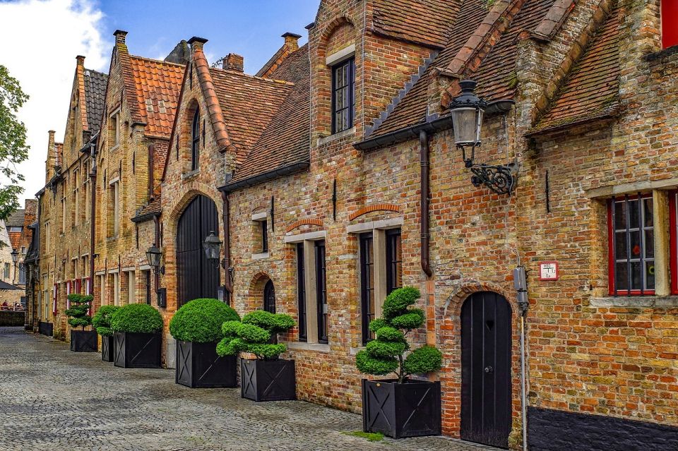Private Sightseeing Tour to Bruges From Amsterdam - Experience Highlights and Sightseeing Stops