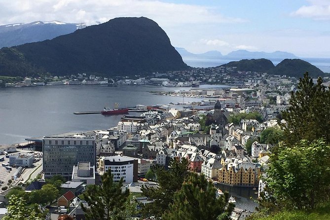 Private Transfer To and From Airport in Ålesund - Cancellation Policy