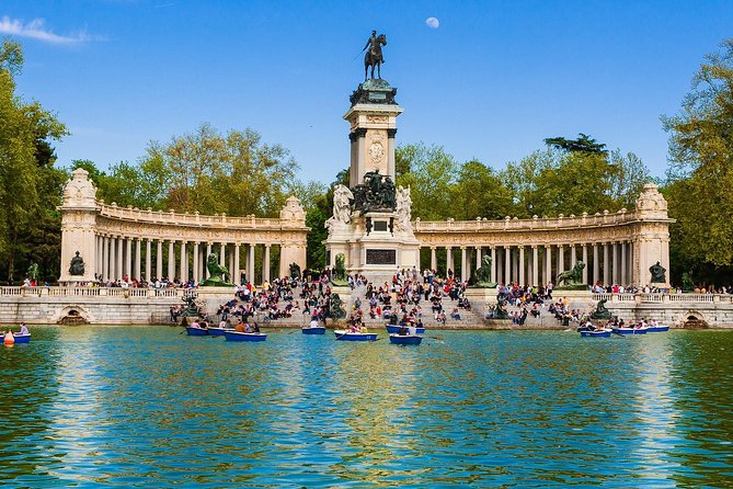 Retiro Park Walking Tour in Madrid