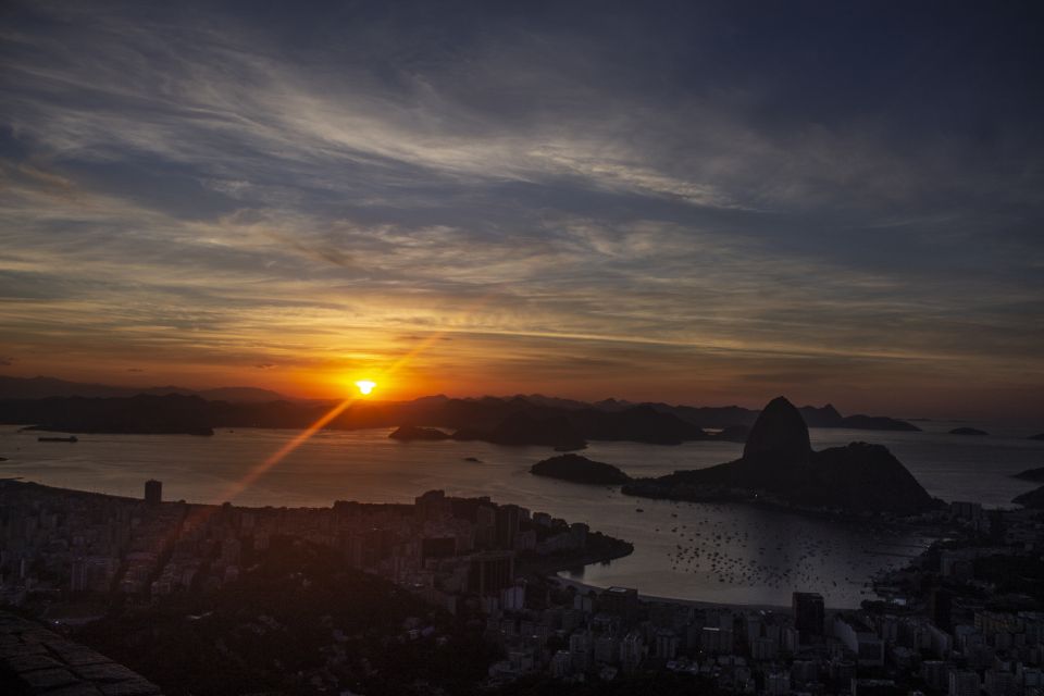 Rio De Janeiro: Private Sunrise Tour at Mirante Dona Marta - Itinerary Highlights and Pickup Location