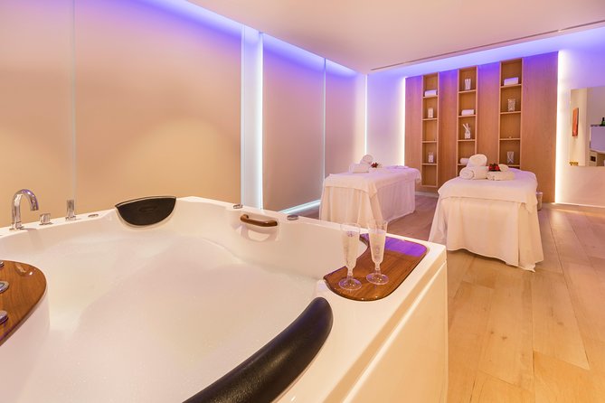 Romantic Couple Massage SPA Entry and Private Jacuzzi With Cava - Pack Light for Your SPA Visit