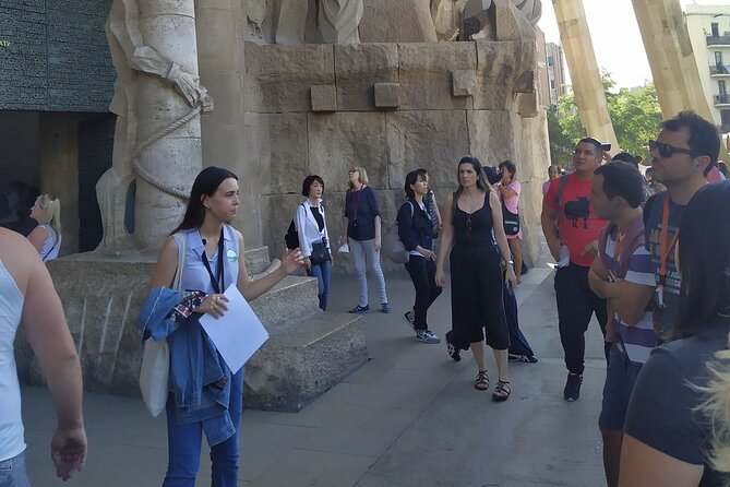 Sagrada Familia English Guided Tour & Optional Tower Access - Inclusions and Exclusions