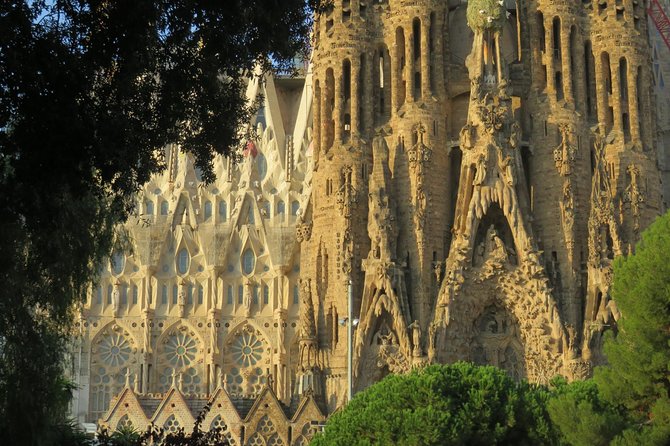 Sagrada Familia Exterior Free Tour: Stories, Secrets & Symbolism - Uncovering Quirks and Facts