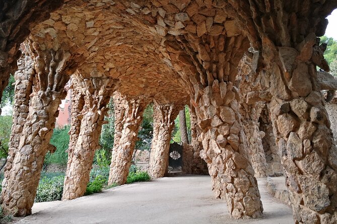 Sagrada Familia & Guell Park Small Group Tour With Drink & Tapa - Dress Code Recommendations