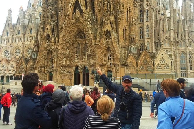 Sagrada Familia & Montserrat Small Group Tour With Hotel Pick-Up - Tour Highlights