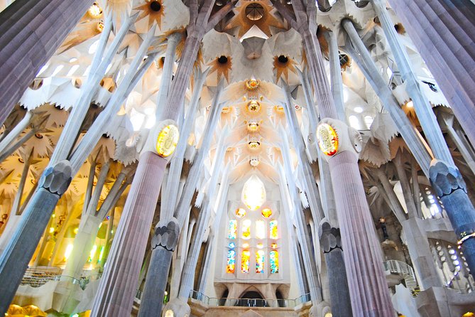 Sagrada Familia Private Guided Tour With Skip the Line Tickets - Meeting Point and End Point