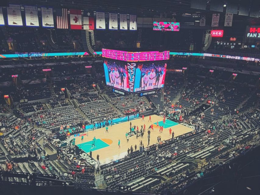 San Antonio: San Antonio Spurs Basketball Game Ticket - Participant and Date Essentials