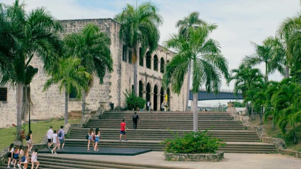 Santo Domingo Day Trip With Tickets and Lunch Tour - Lunch Menu and Dining Experience