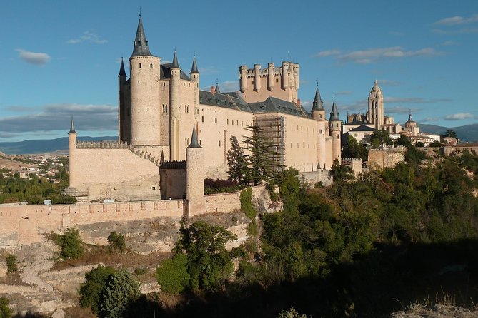 Segovia and Toledo Day Trip With Alcazar Ticket and Optional Cathedral - Tour Guides and Customer Feedback