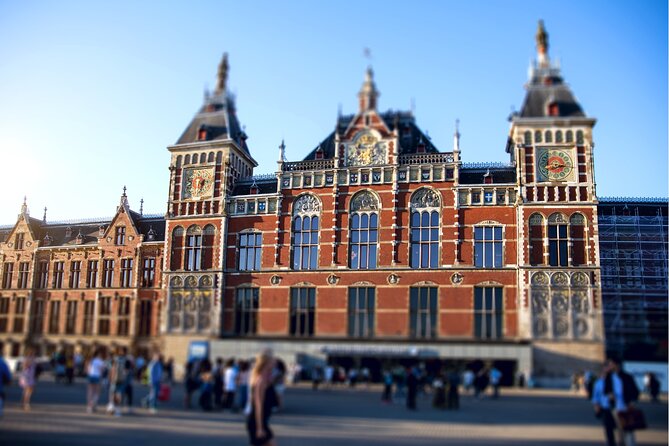 Self Guided Walking Tour Discover Amsterdam With Your Smartphone - Smartphone Features