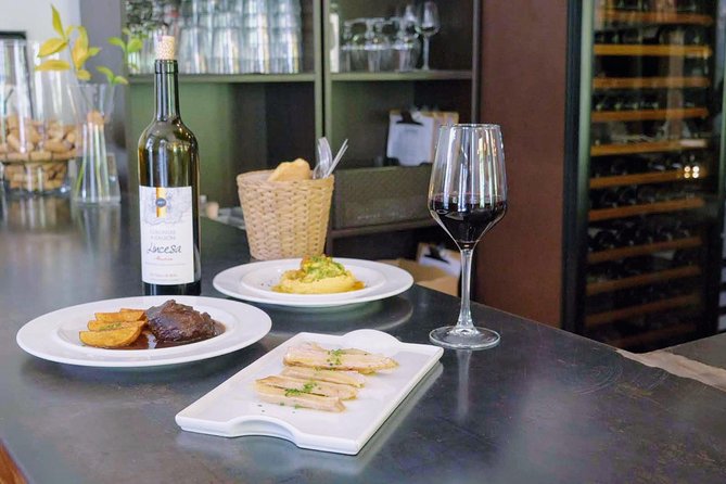 Sevilla Food Tour: Tapas, Wine, History & Traditions - Traveler Experience