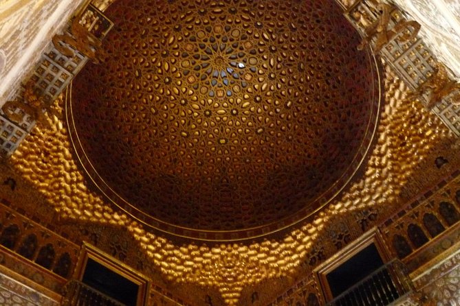 Seville Private Walking Tour With Alcazar & Cathedral Tickets - Customer Reviews and Guide Qualities