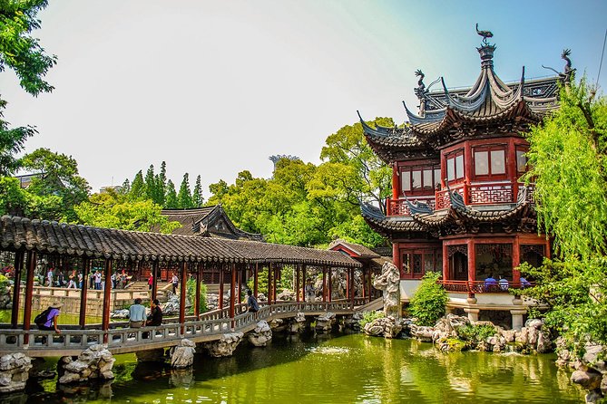 Shanghai Day Tour to Zhujiajiao Water Town, Yu Garden, Bazaar, Bund - Shopping at the Bazaar