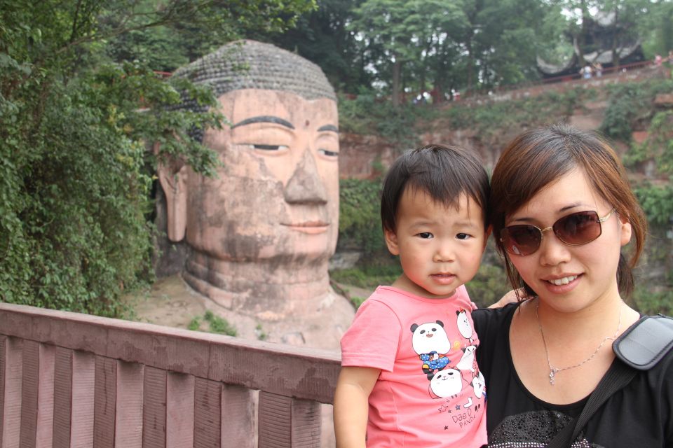 Sichuan: Giant Panda and Leshan Buddha Sall Group Day Tour - Experience Highlights
