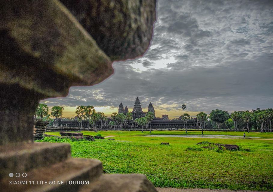 Siem Reap: Angkor Wat and Angkor Thom Day Trip With Guide - Tour Description
