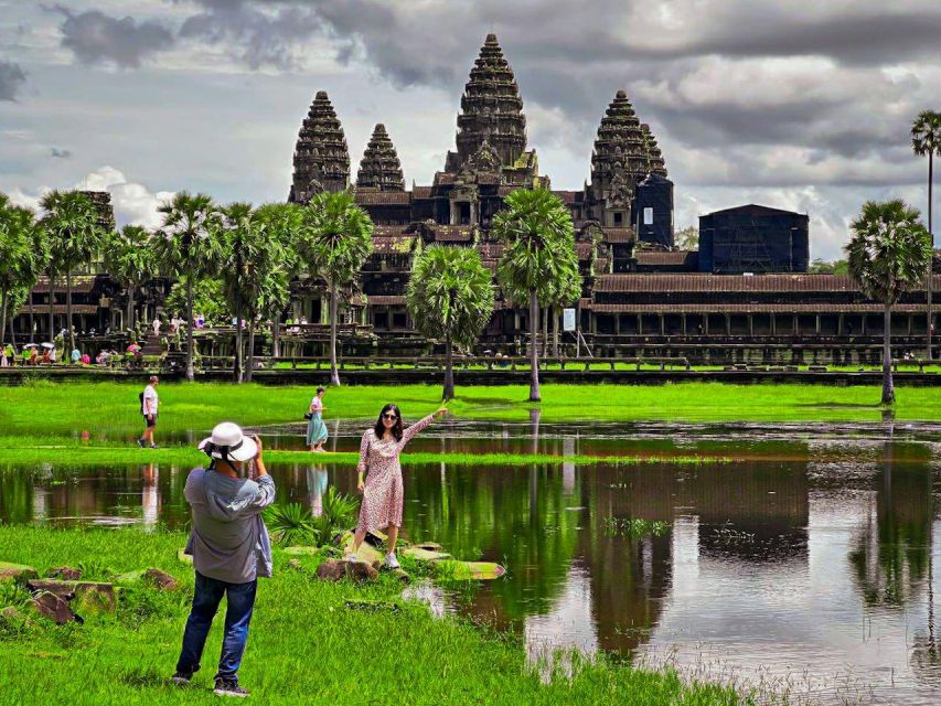Siem Reap: Angkor Wat Sun Rise Private Day Tour With Guide - Tour Guide and Pickup Details