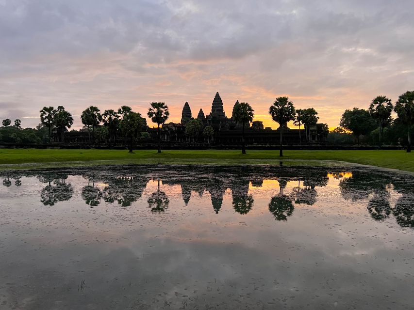Siem Reap: Angkor Wat Sunrise and Market Tour by Jeep - Tour Itinerary