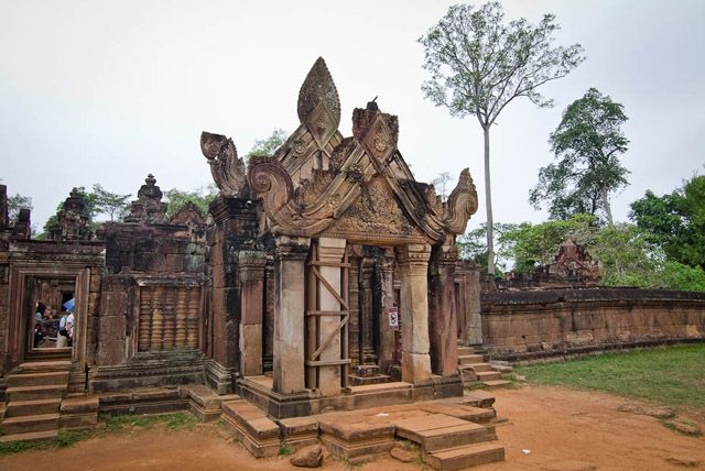 Siem Reap: Banteay Srey and Beng Mealea Temples Tour - Historical Insights and Temple Visits