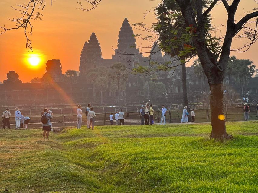 Siem Reap: One Way Transfer From Airport & Temples Tour - Inclusions