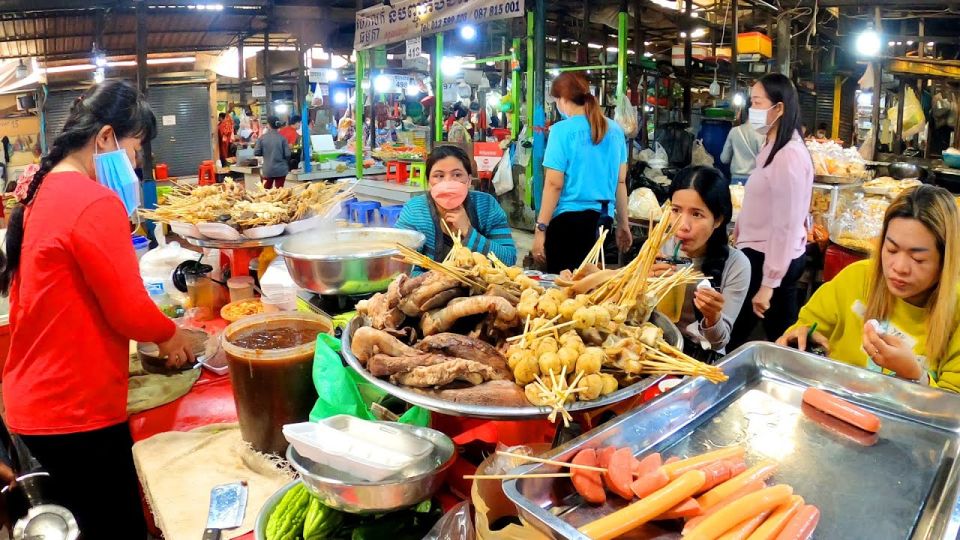 Siem Reap Street Foods Tour by Tuk Tuk With Personal Guide - Private Group Option