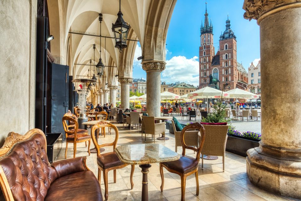 Skip the Line Wawel Castle Chambers Small Group Tour - Detailed Tour Description