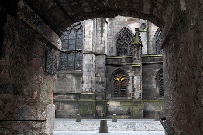 Small Group Royal Mile Walking Tour - Optional Edinburgh Castle - Guide Appreciation and Value