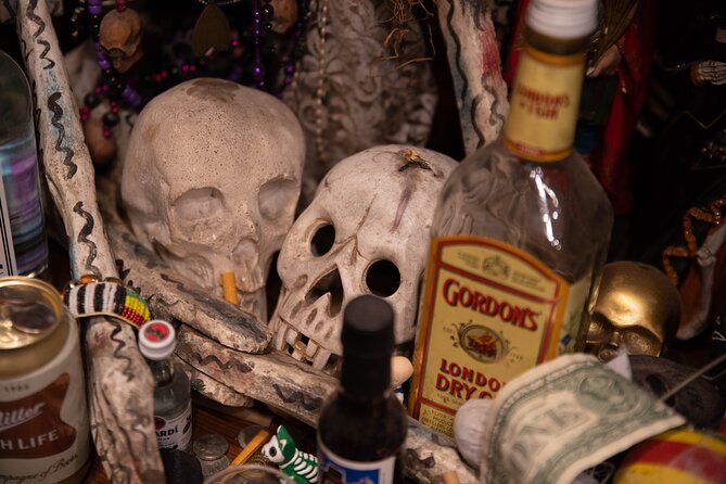 Spirits & Spells: Witchcraft, Voodoo, and Ghost Tour - Guide Qualities