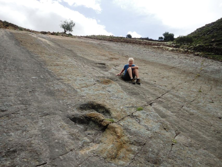 Sucre: Maragua Crater Hike & Dinosaur Footprints 1 Day Tour - Inclusions