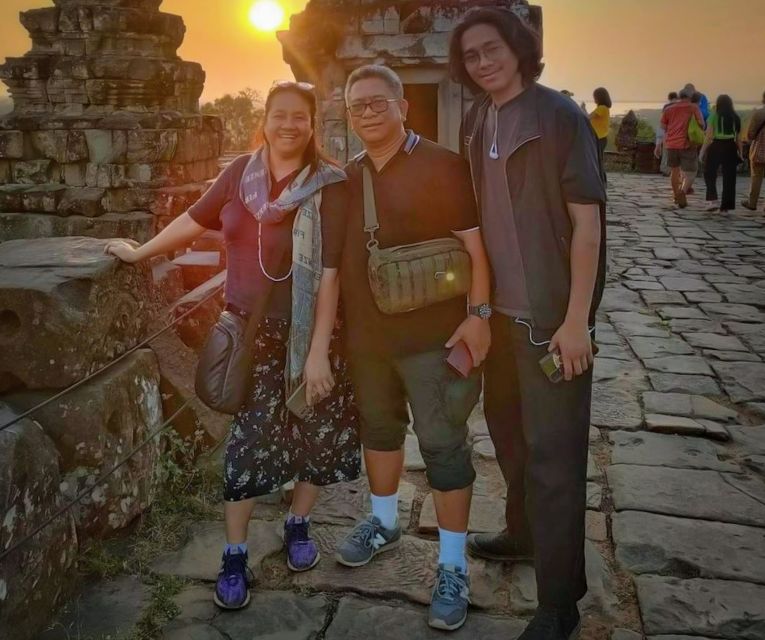 Sunset Small Groups With Massive Temples & Guide Tour - Detailed Exploration