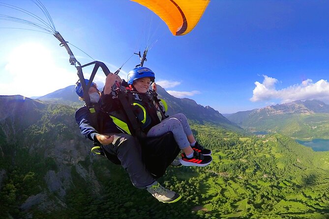 Tandem Paraglider in the Pyrenees (Panticosa) Video of the Flight - Last Words