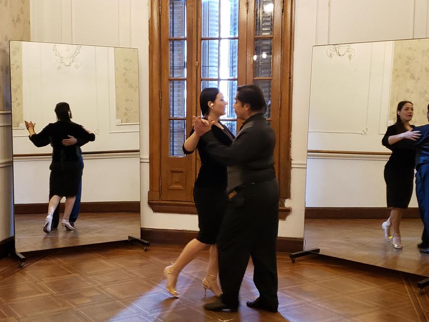Tango Lesson in Buenos Aires With Professional Dancers - Immersive Tango Learning Environment
