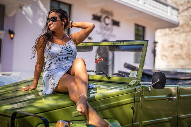 The City Safari - A Classic Car Tour of Panama City - Host Interaction