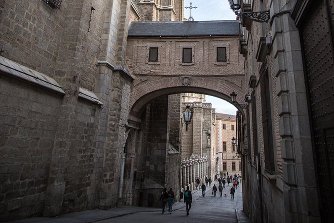 Toledo Monumental Tour With Tourist Bracelet - Tour Guide Reviews Summary