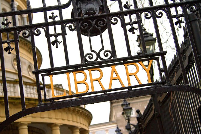 Tour of Dublin Museums: Treasures of Ireland (Walking Tour) - Meeting Point Options