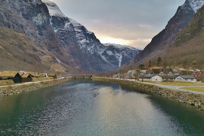 TRANSFER, LUXURY CAR 1-3 PAX: Bergen – Flåm, Gudvangen - Scenic Route to Flåm