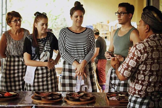 Ubud Cooking Class Bali With Balinese Chef - Learn Traditional Cooking Techniques