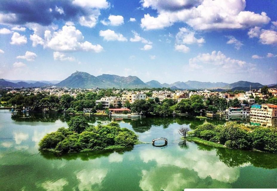 Udaipur: City Palace Museum Tour and Lake Pichola Boat Tour - Tour Itinerary