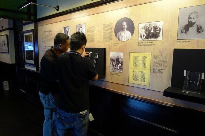 Uncover Local History at Oldest Museum the National Museum of Singapore - Guided Tours