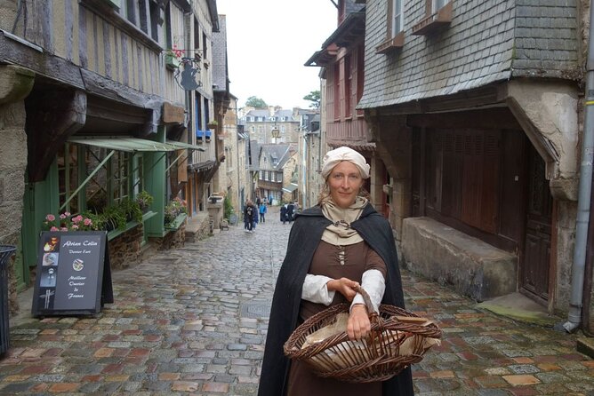 Unusual Guided Tour of Dinan Immersed in the Middle Ages - Guide Expertise and Interactions