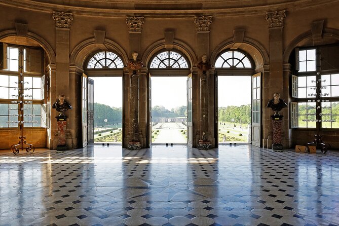 Vaux-Le-Vicomte Castle Day Trip With Chateaubus Shuttle - Itinerary and Activities