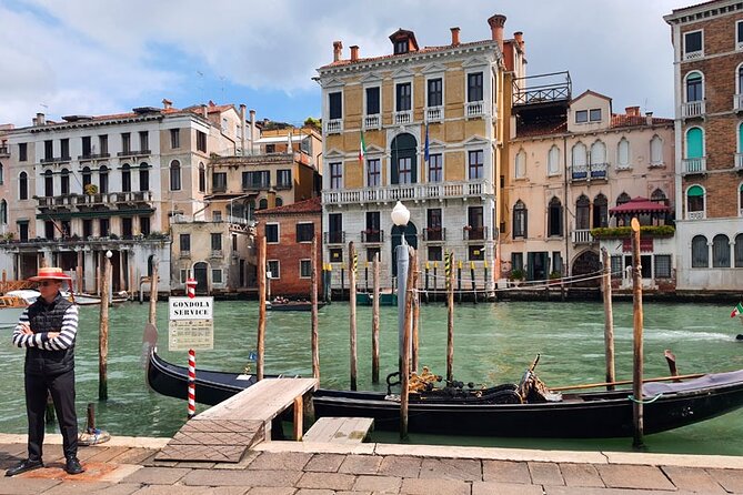 Venice Sightseeing Walking Tour With a Local Guide - Meeting Point