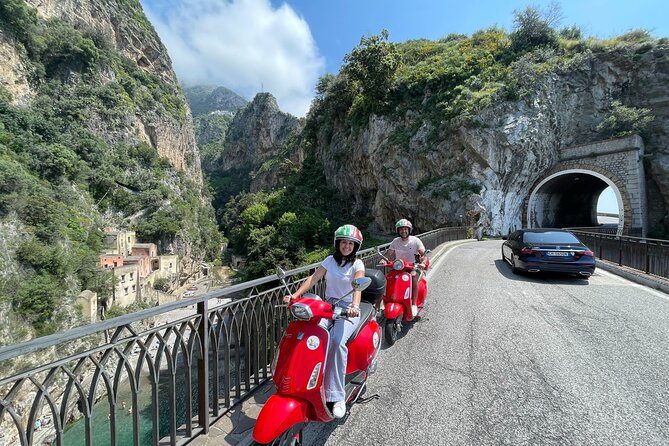 Vespa Tour of Amalfi Coast Positano and Ravello - Guides Role and Customer Interaction