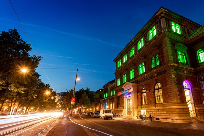 Vienna By Night: 1-Hour Sightseeing Tour - On-Board Amenities