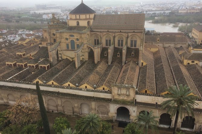 Visit in Spanish to the Cathedral Mosque. Does Not Include Entrance Ticket - Directions