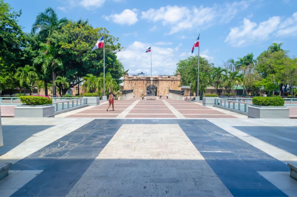 Visit to the City of Santo Domingo With Guide & Typical Food - Colonial Area Exploration by Train