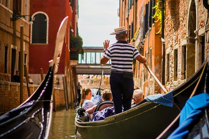 Walking Tour and Enchanting Gondola Journey in Venice - Reviews and Ratings