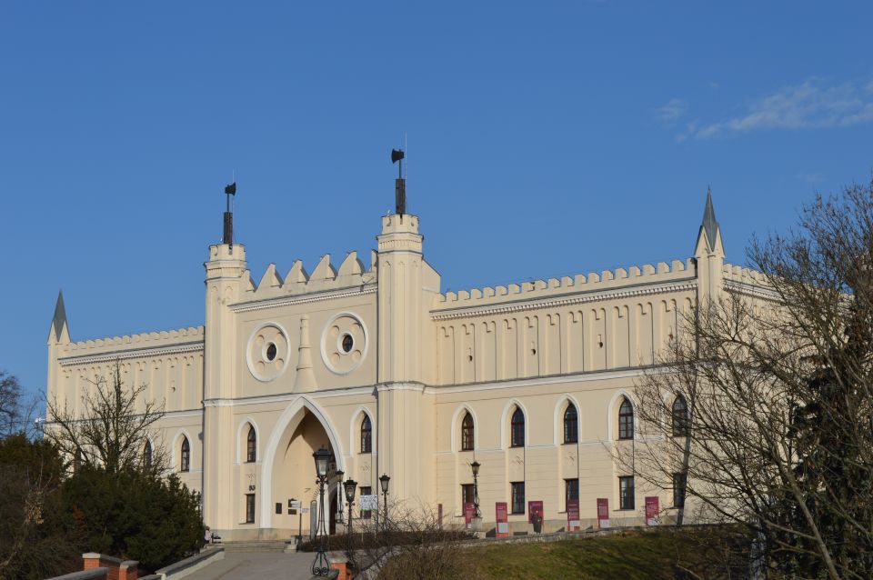 Warsaw: Majdanek Concentration Camp and Lublin Old Town - Activity Description