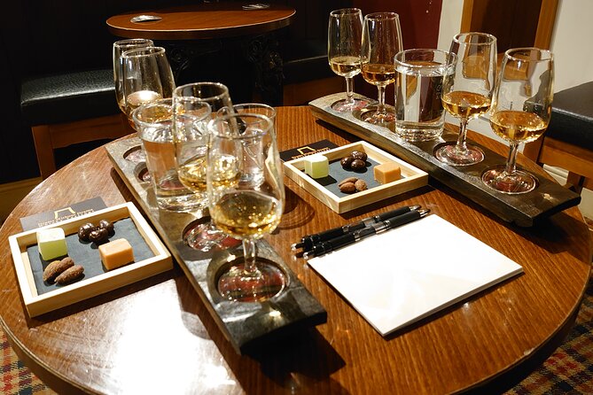 Whisky Tasting in a Traditional Edinburgh Bar - Food Pairings With Whisky